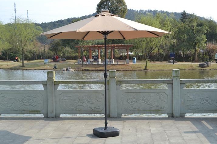 太阳能中柱伞YT-524-3U 应用效果展示